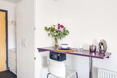 1 bed studio, Fulham Palace Road, Hammersmith, London, W69PA - Image 3